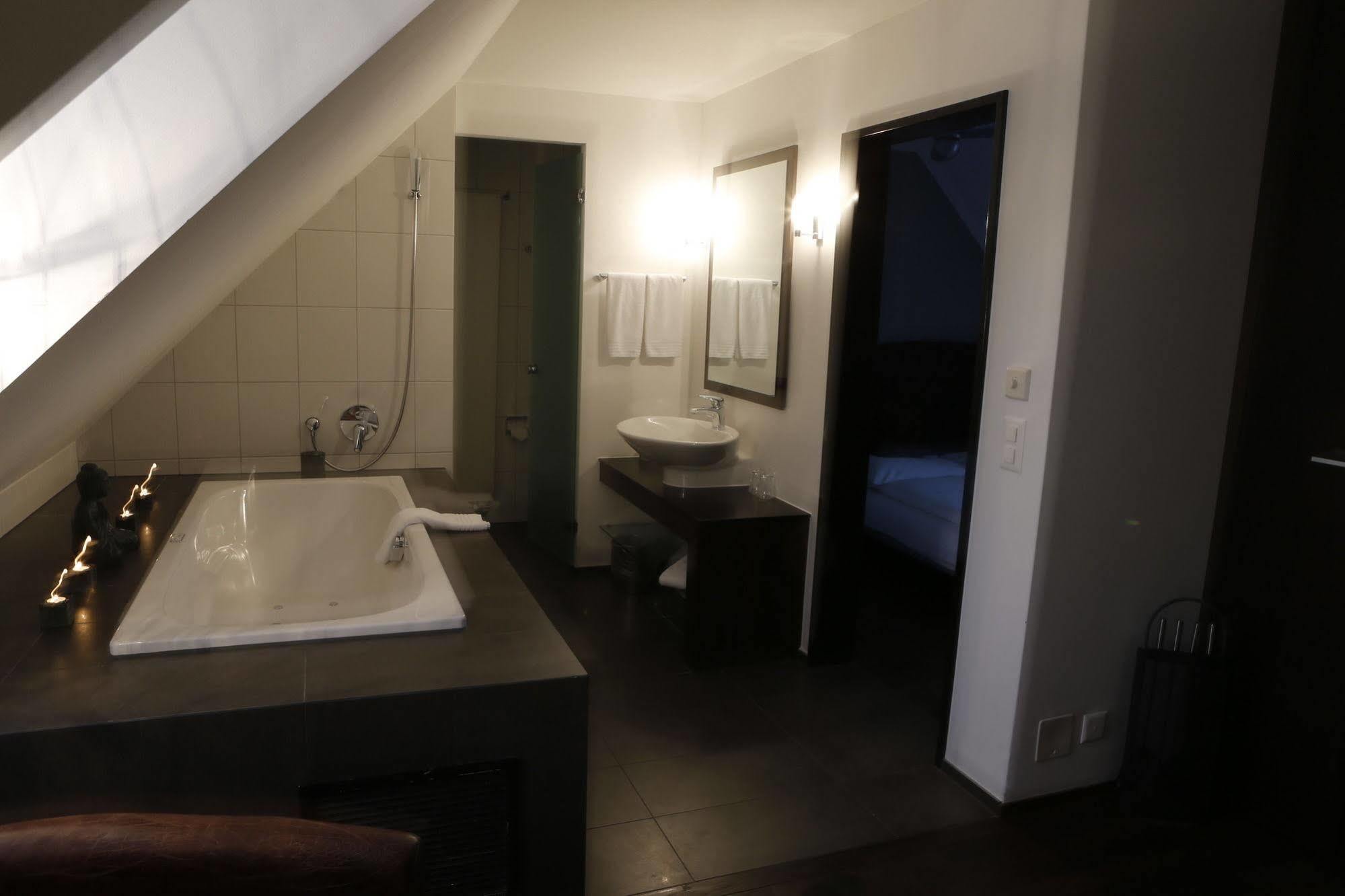 Boutique Hotel Weisses Kreuz - Adult Only Hotel Lucerna Esterno foto